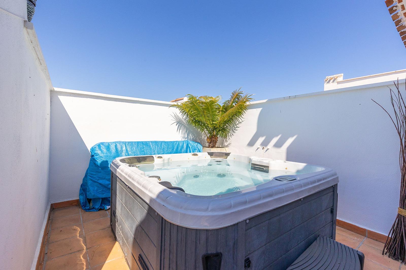 Discover this exclusive penthouse in El Valle Golf Resort, ideal for lovers of tranquility, sunshine