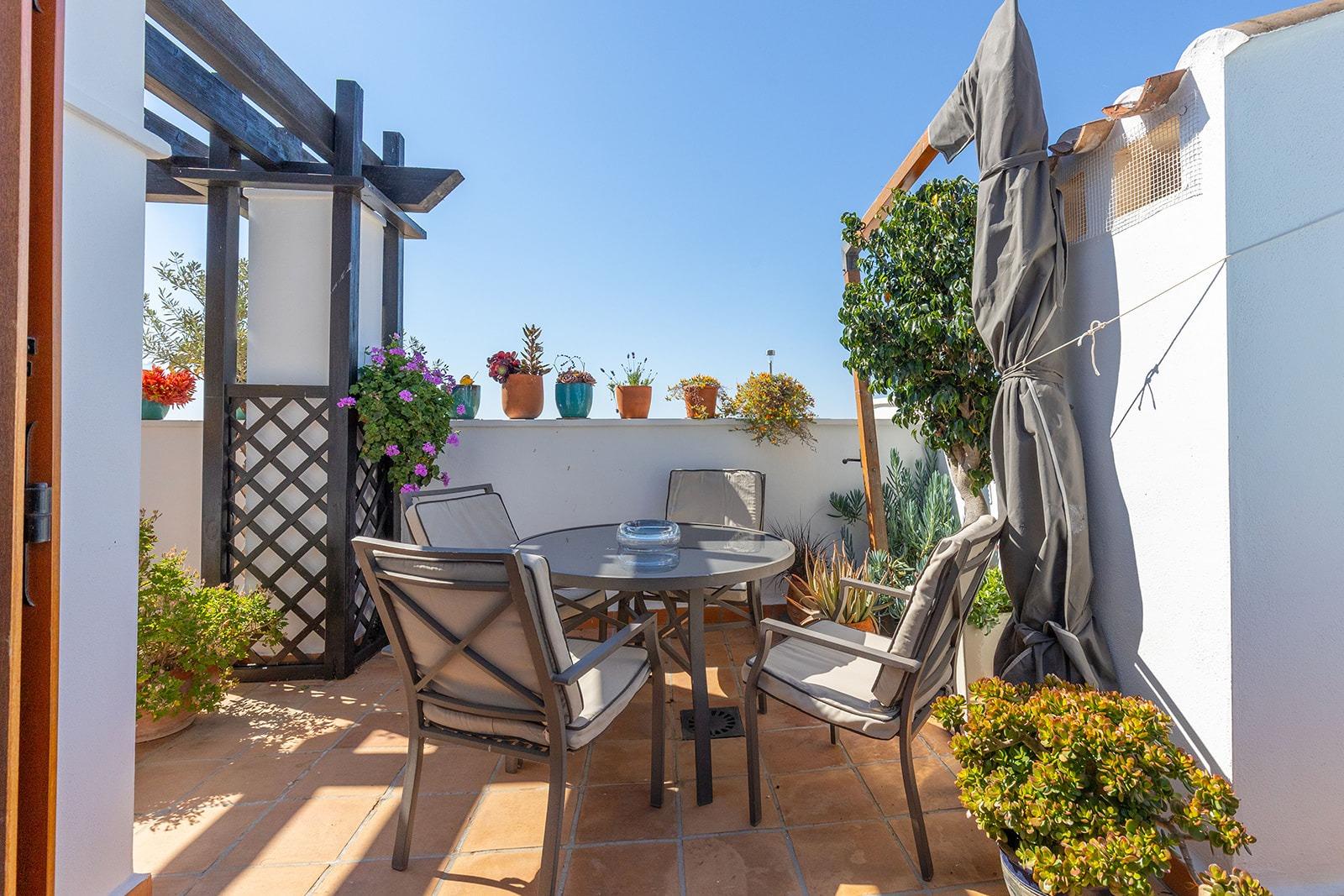 Discover this exclusive penthouse in El Valle Golf Resort, ideal for lovers of tranquility, sunshine