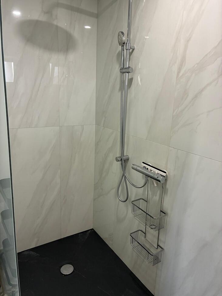 Bathroom in villa for sale in Crevillent