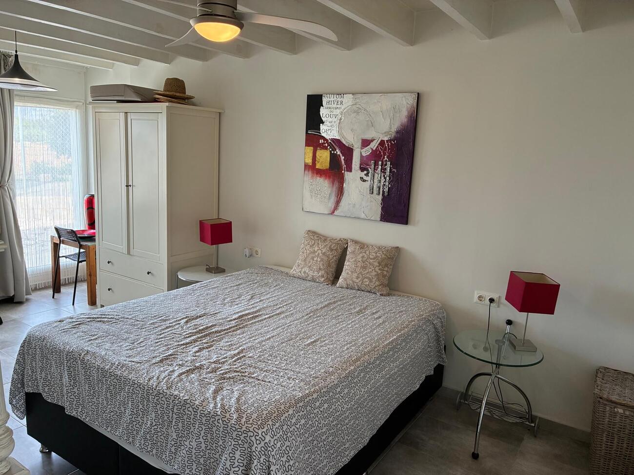 Bedroom in villa for sale in Crevillent