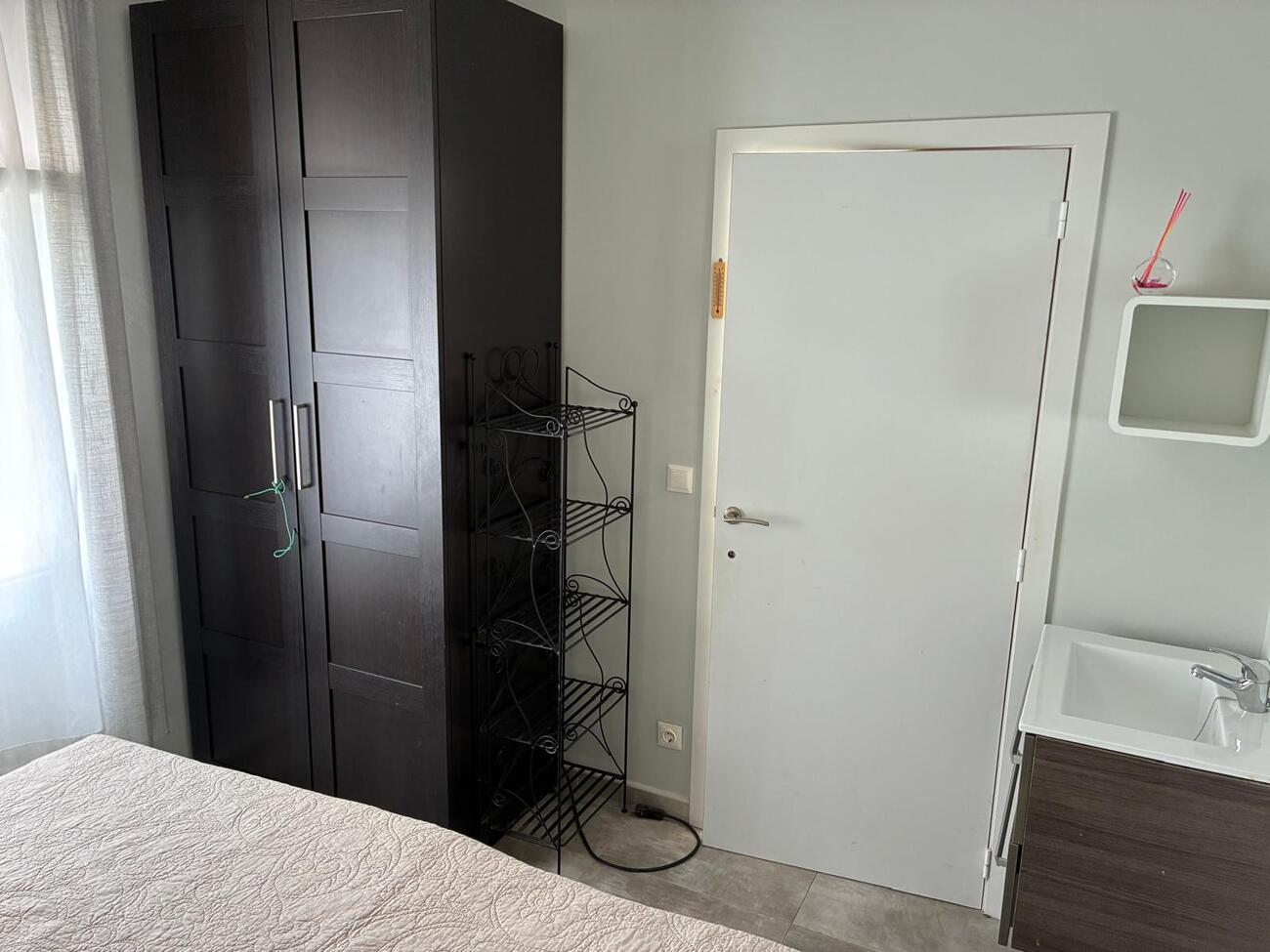 Master bedroom in villa for sale in Crevillent