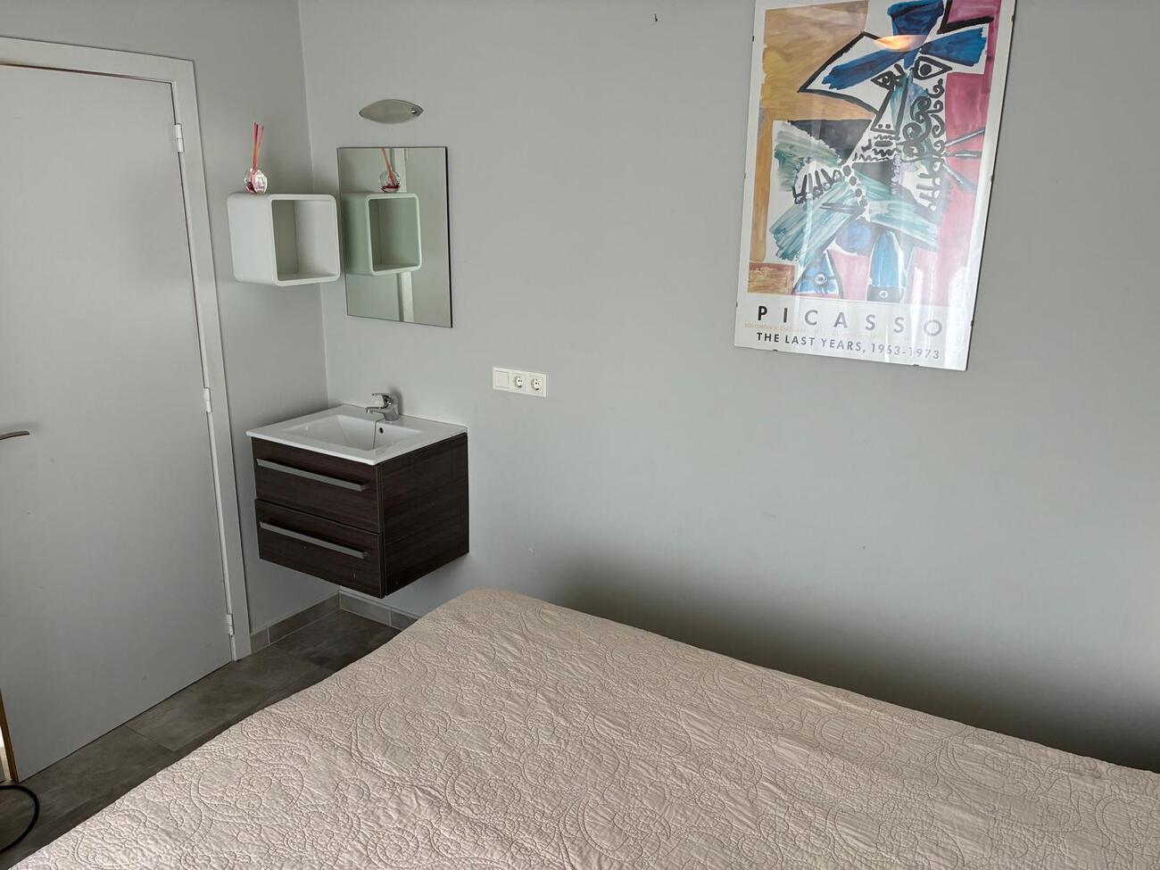 Bathroom in villa for sale in Crevillent