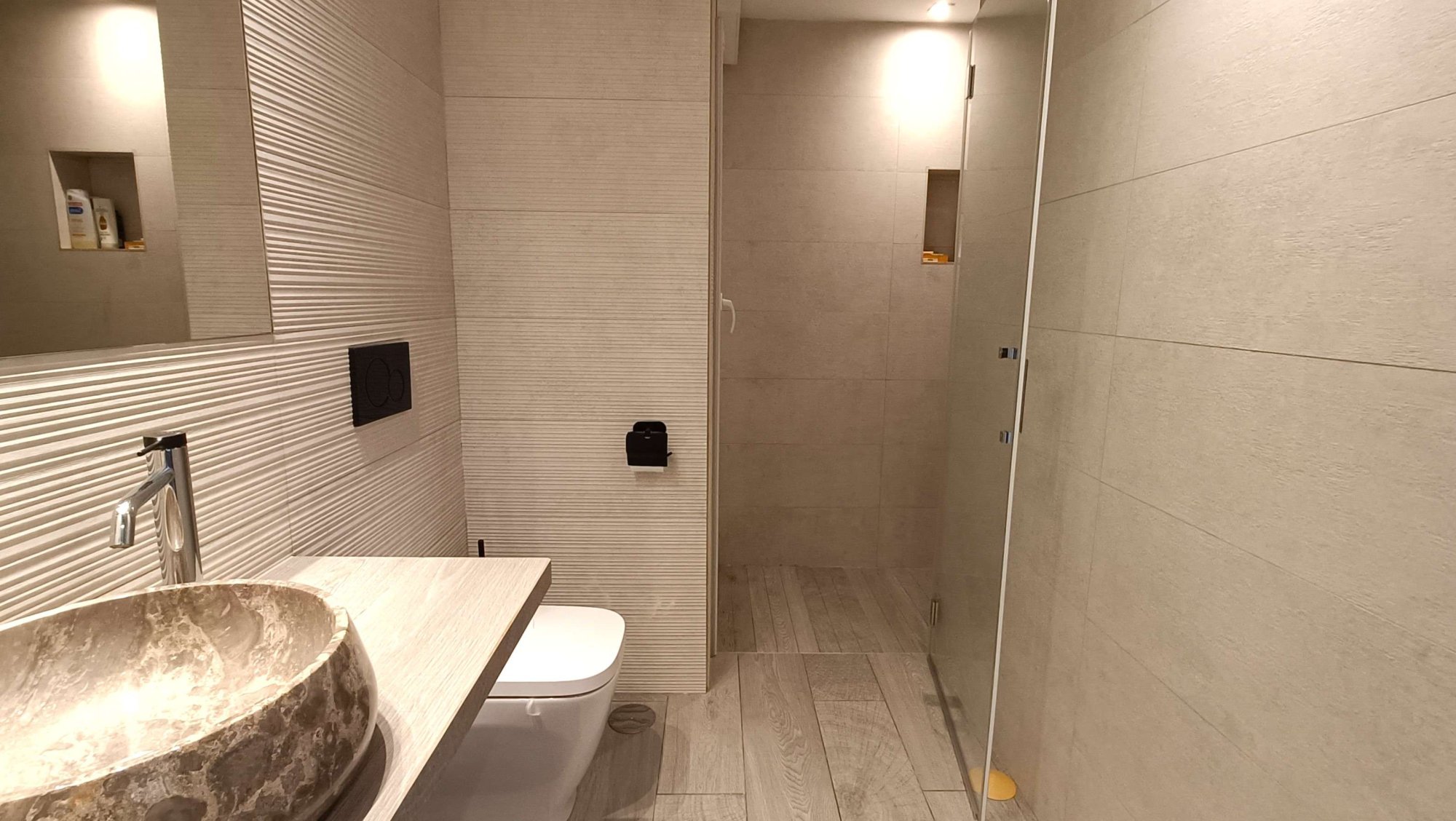 Bedroom in villa for sale in Algorfa