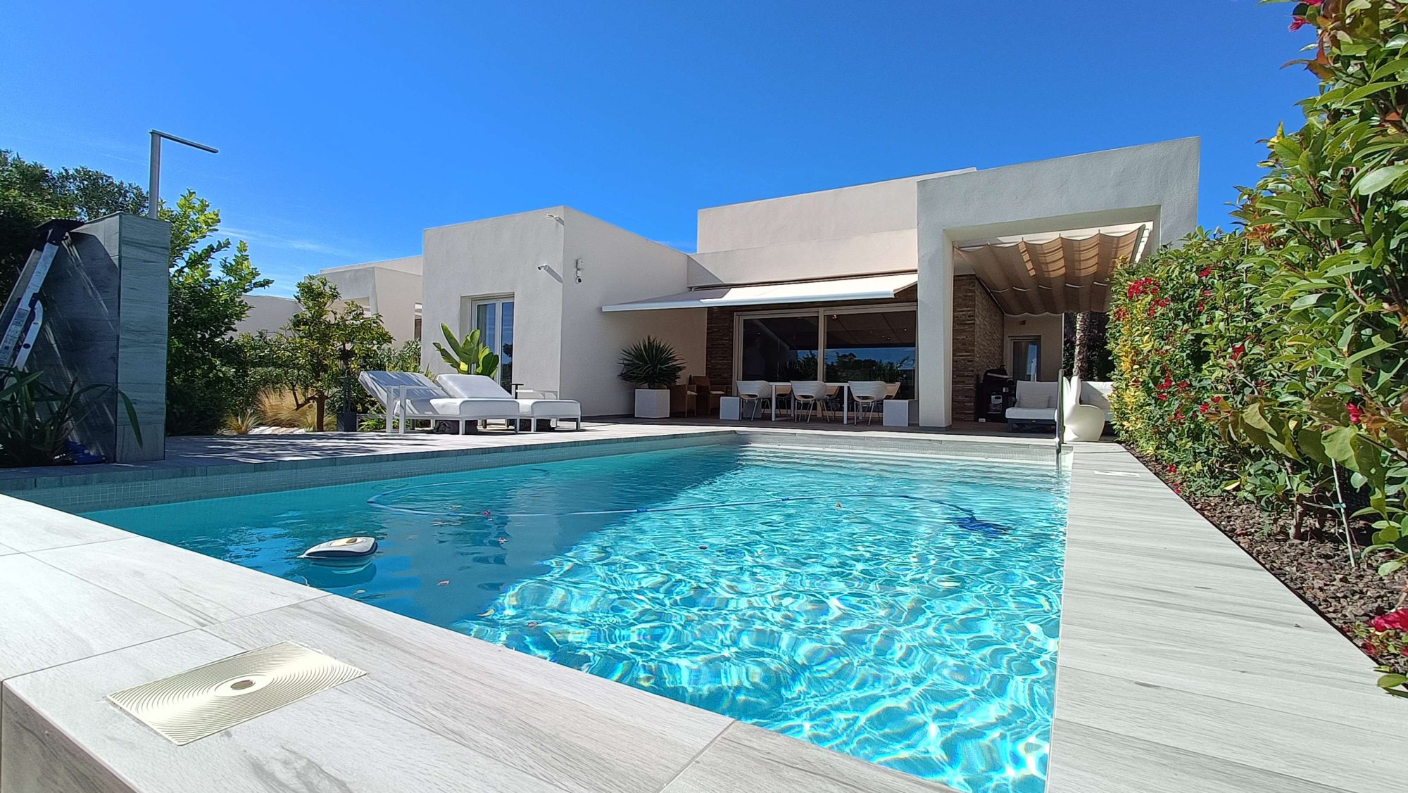 Pool area in villa for sale in Algorfa