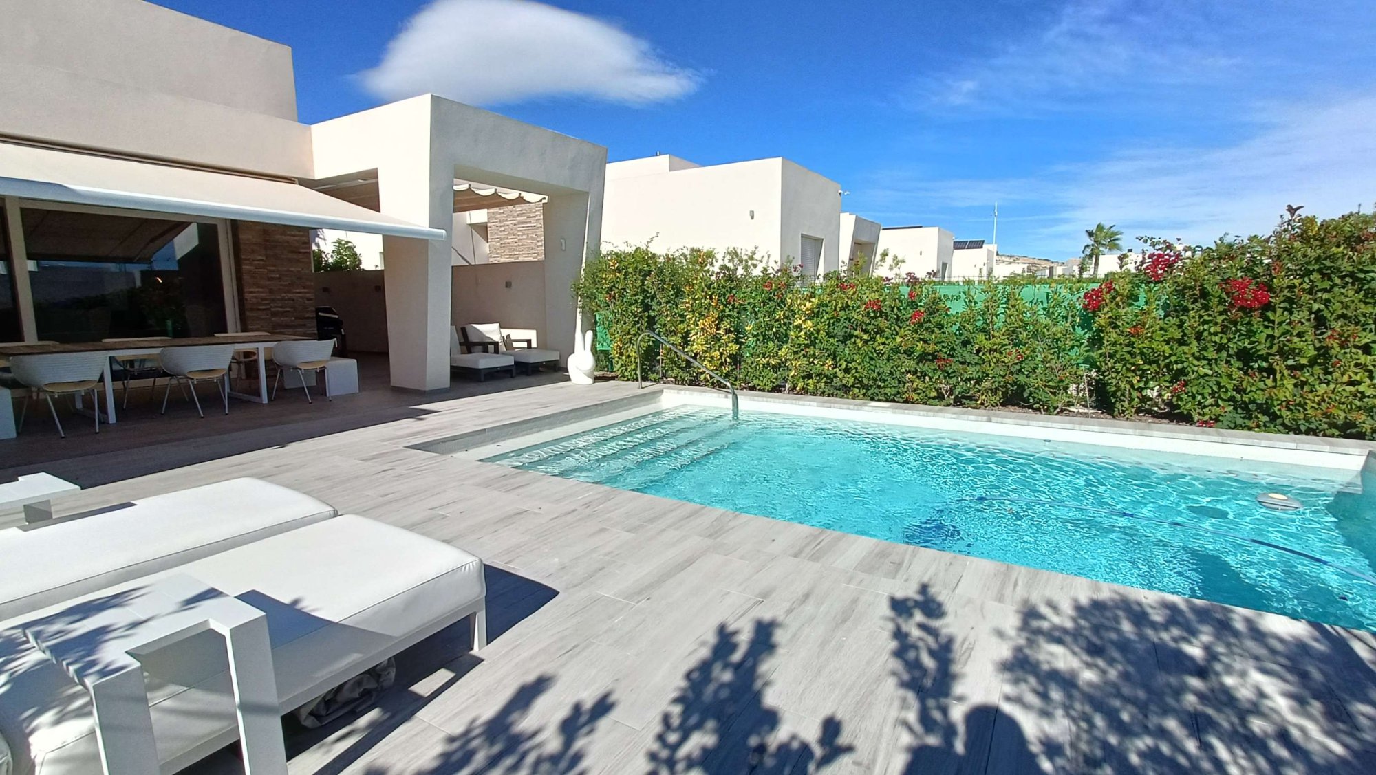 Garden in villa for sale in Algorfa