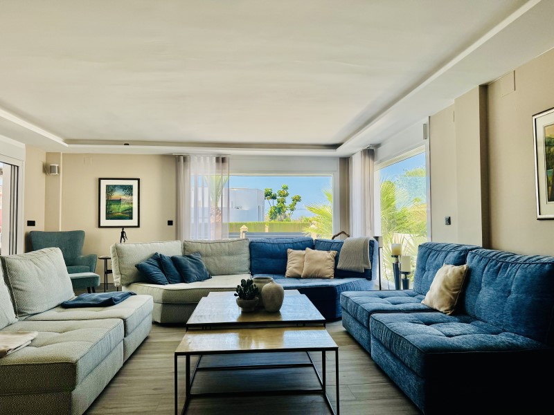 Dining area in villa for sale in Alfas del Pi