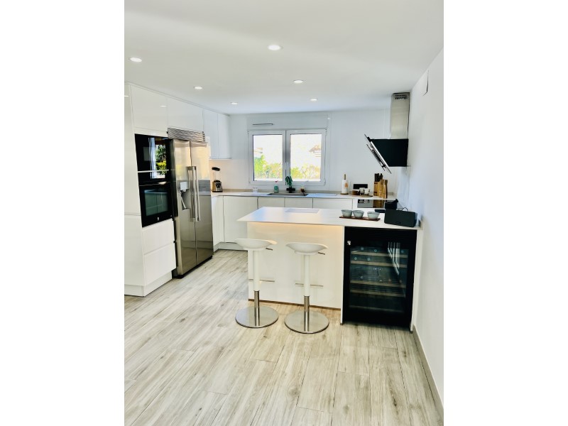 Dining area in villa for sale in Alfas del Pi