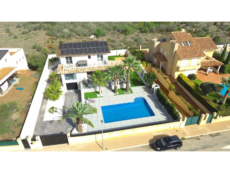 Stunning Modern Villa in Alfaz del PiKey Features:Prime Location: Nestled in the tranquil area of Pu