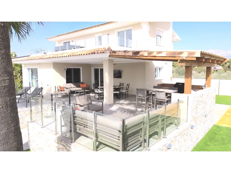 Garden in villa for sale in Alfas del Pi