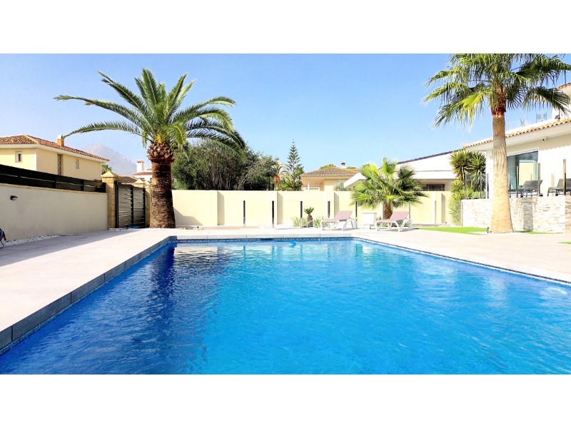 Stunning Modern Villa in Alfaz del PiKey Features:Prime Location: Nestled in the tranquil area of Pu