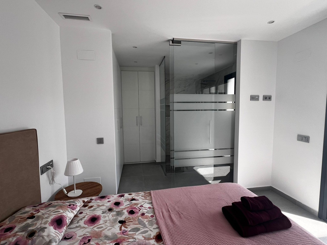 Bedroom in villa for sale in Algorfa
