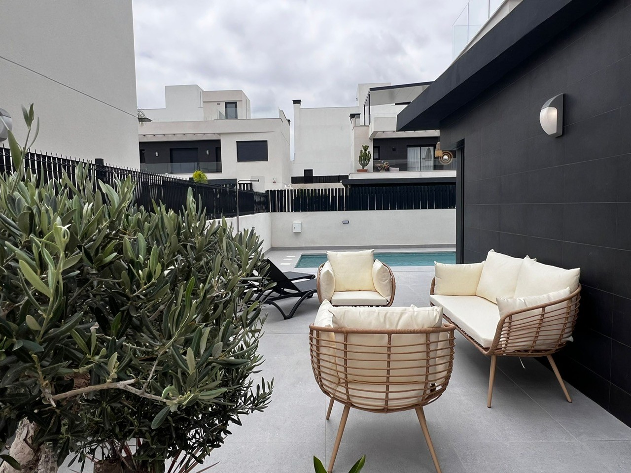 Master bedroom in villa for sale in Algorfa