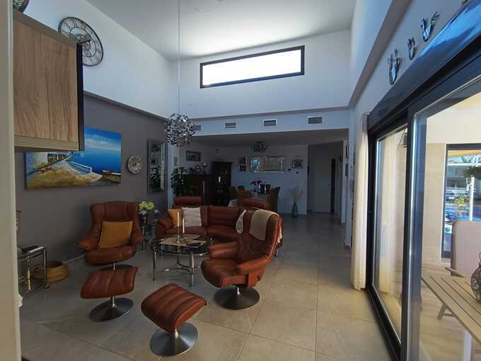 Detached villa on one level