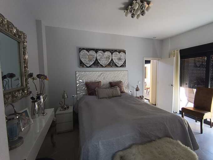 Terrace in villa for sale in Daya Nueva