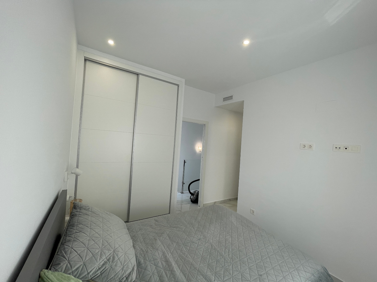 Bedroom in villa for sale in Benijofar