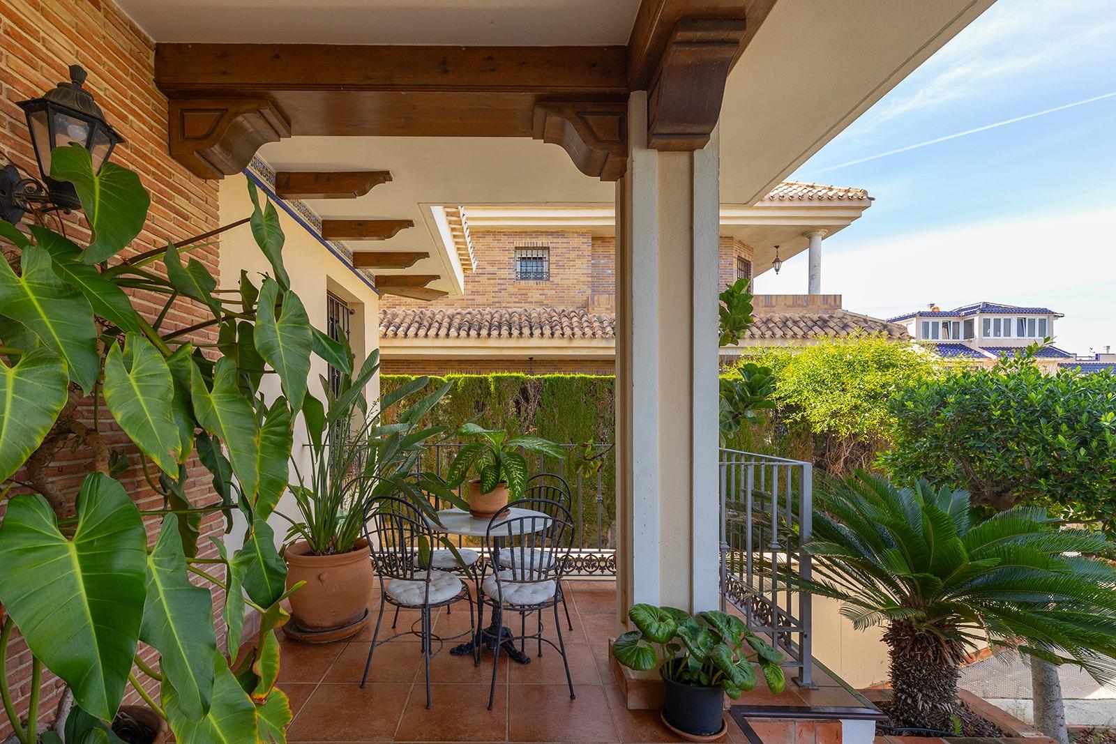Terrace in villa for sale in Torrevieja