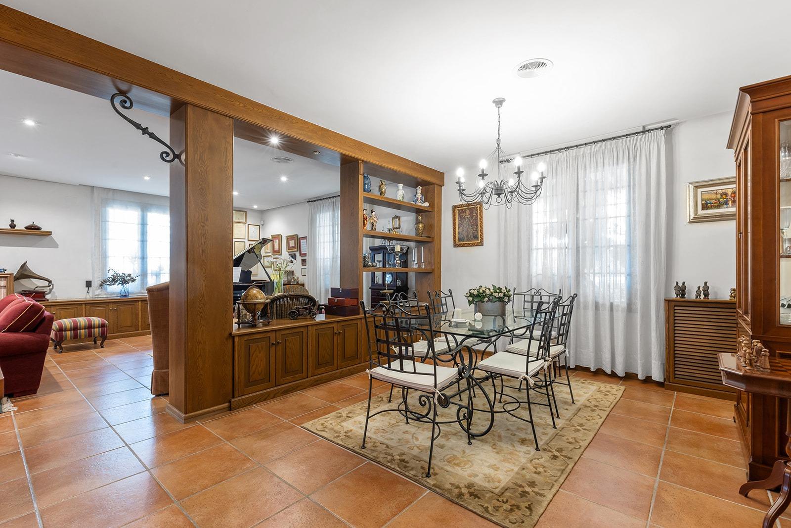 Bedroom in villa for sale in Torrevieja