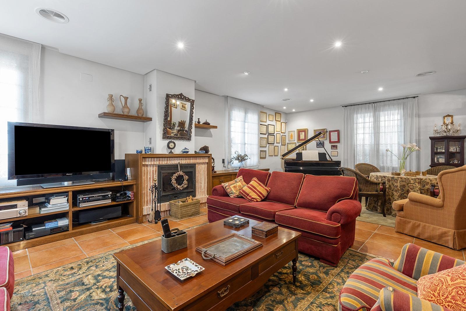 Pool area in villa for sale in Torrevieja