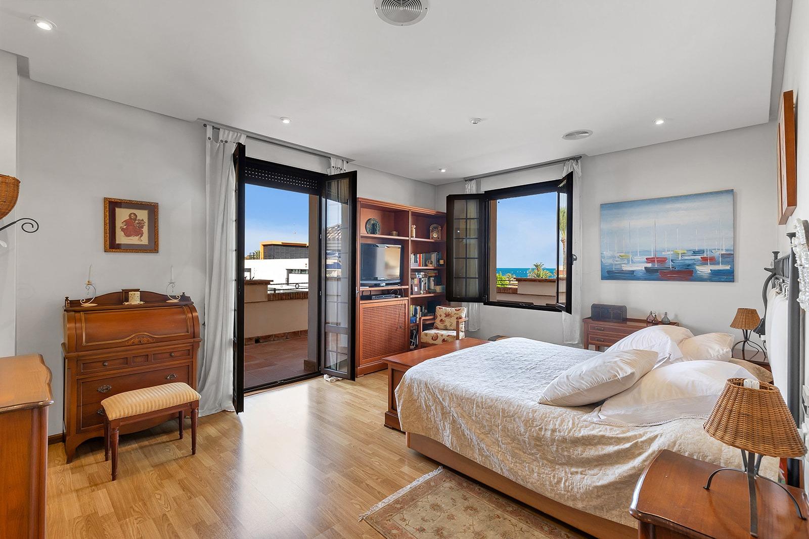 Bathroom in villa for sale in Torrevieja