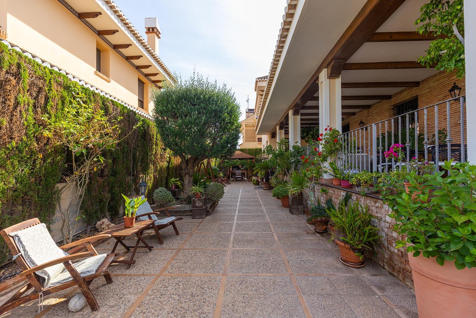 Pool area in villa for sale in Torrevieja
