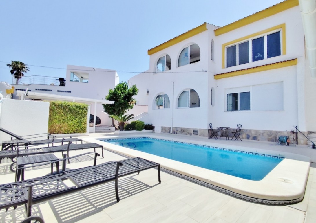 This is a spacious and generous house with 186