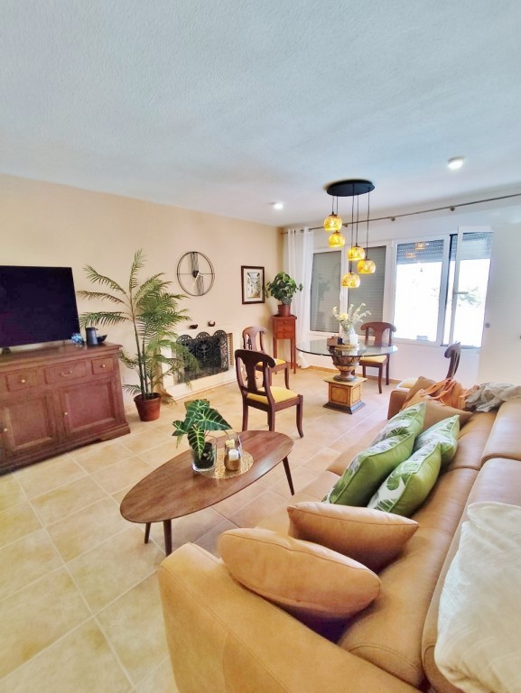 This is a spacious and generous house with 186