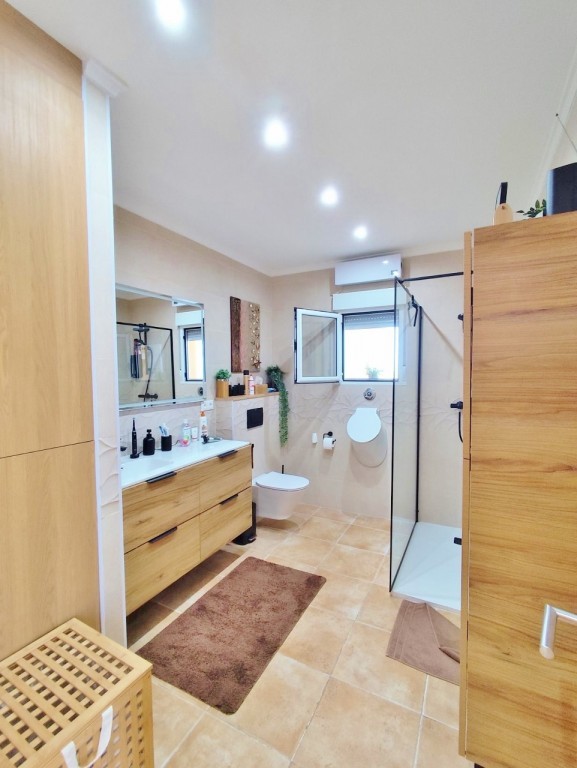 Bathroom in villa for sale in San Miguel de Salinas