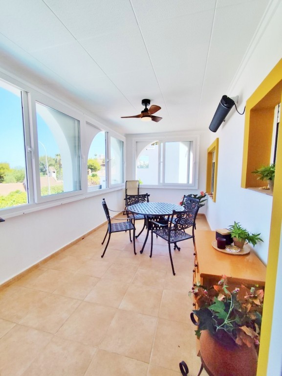 Garden in villa for sale in San Miguel de Salinas