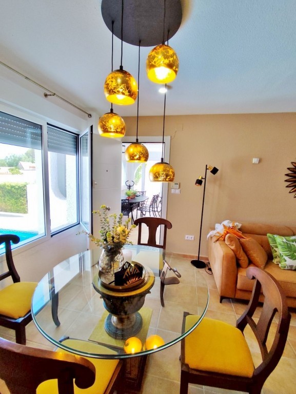 This is a spacious and generous house with 186