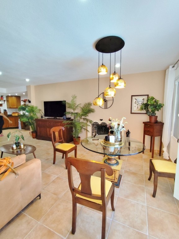 This is a spacious and generous house with 186