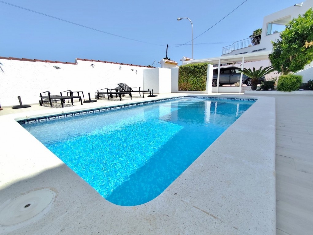 Master bedroom in villa for sale in San Miguel de Salinas