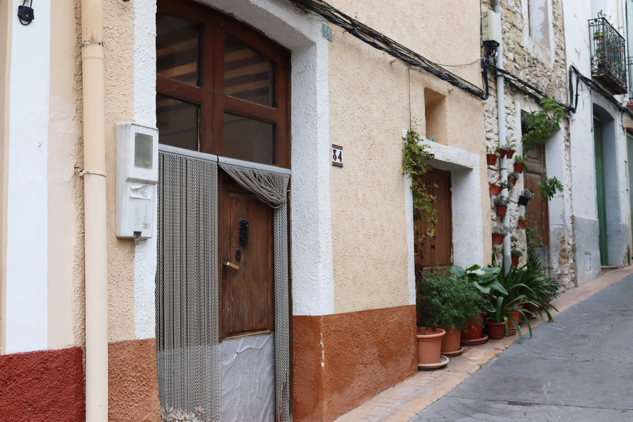 This beautiful traditional Spanish townhouse is located in the heart of the village of Castell de Ca