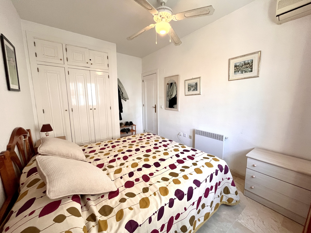 Bedroom in apartment for sale in Playa Flamenca