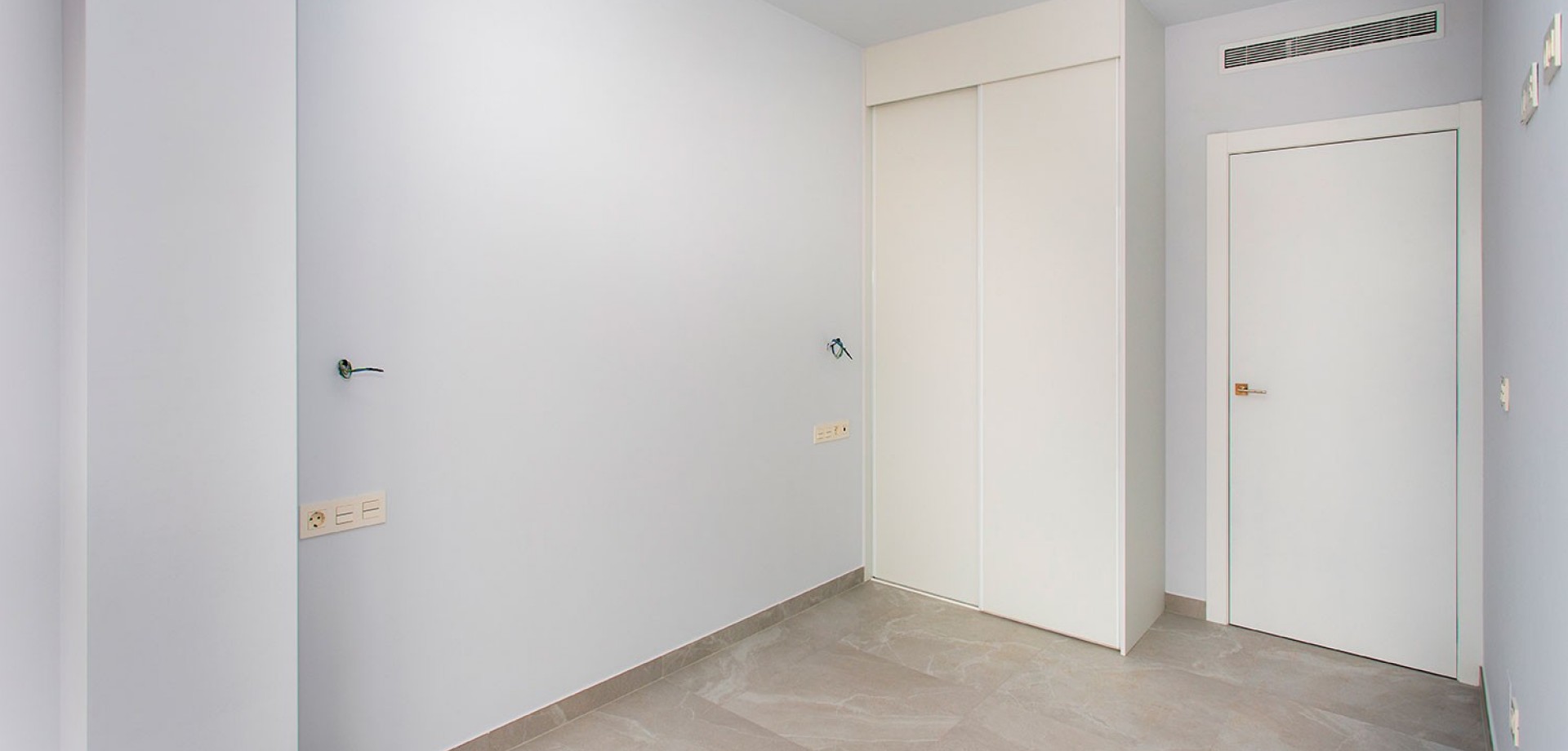 Master bedroom in apartment for sale in Torrevieja