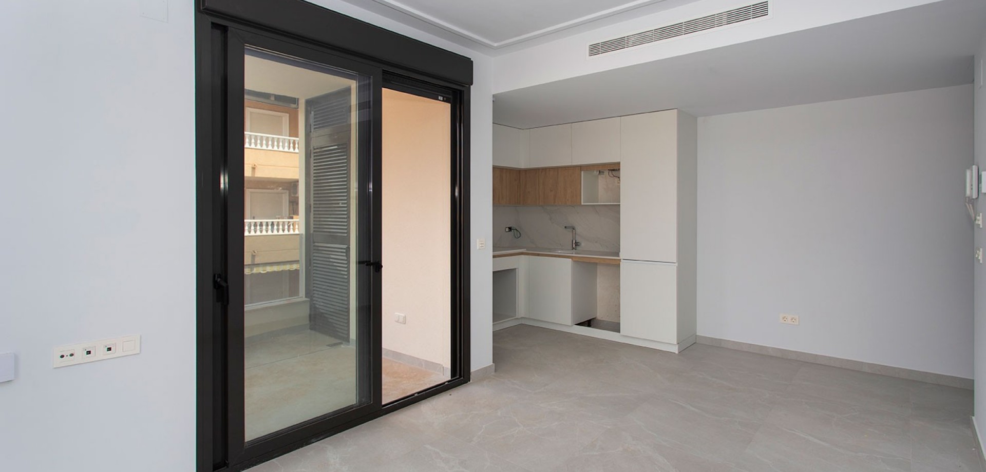 Bedroom in apartment for sale in Torrevieja