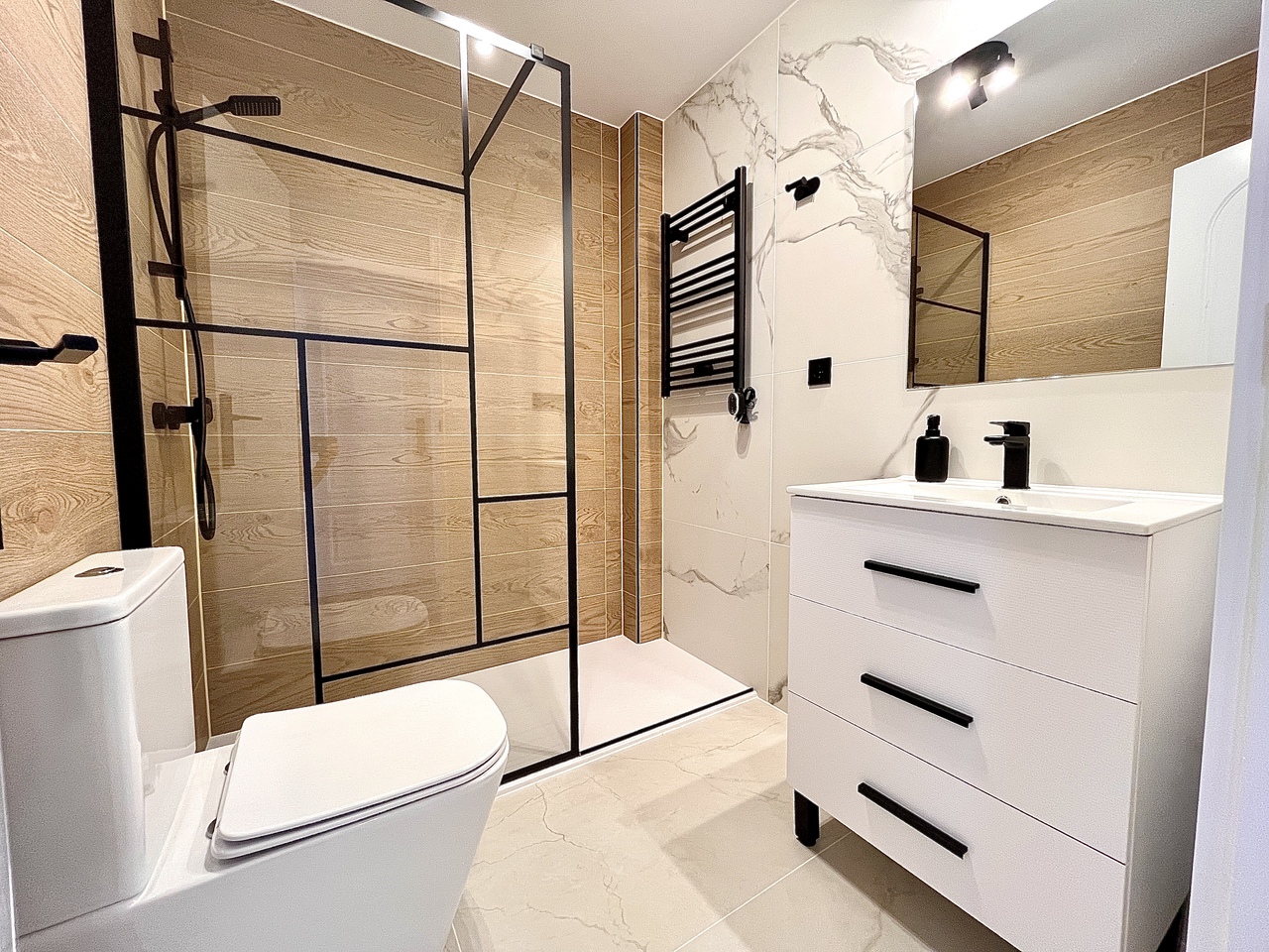 Master bedroom in terraced for sale in Playa Flamenca
