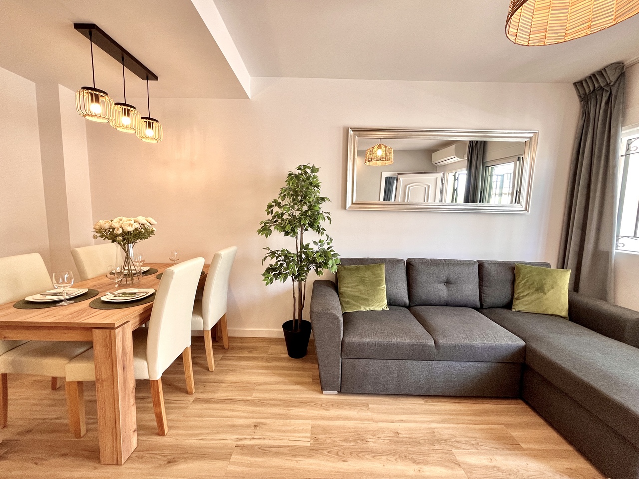 Dining area in terraced for sale in Playa Flamenca