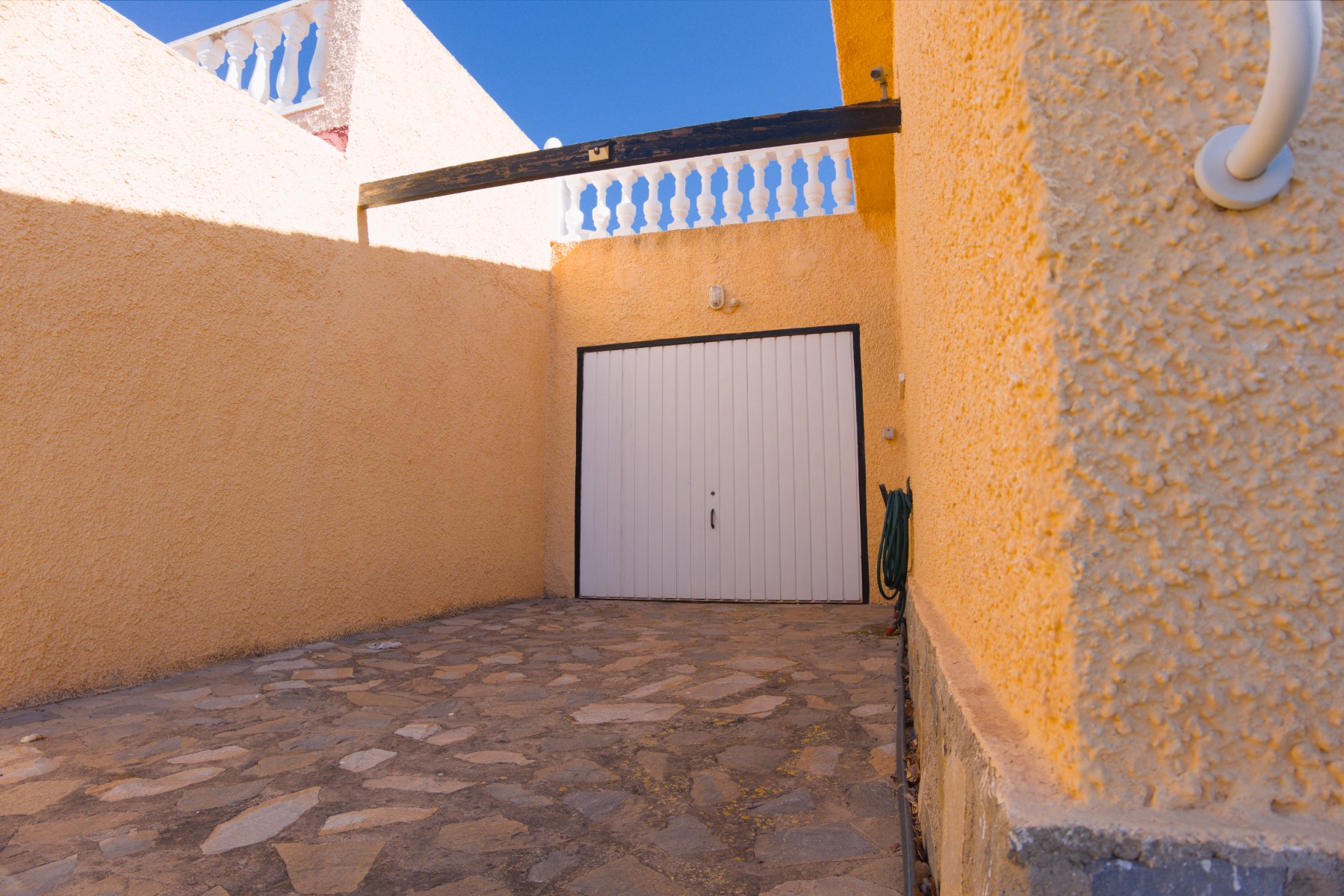 Garden in villa for sale in La Siesta