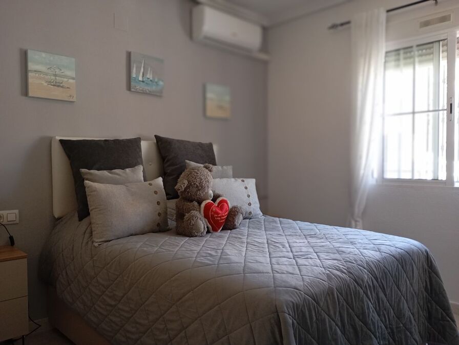 Bedroom in villa for sale in Villamartin