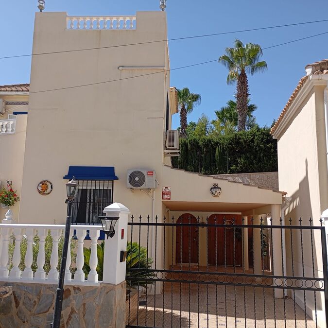 Dining area in villa for sale in Villamartin