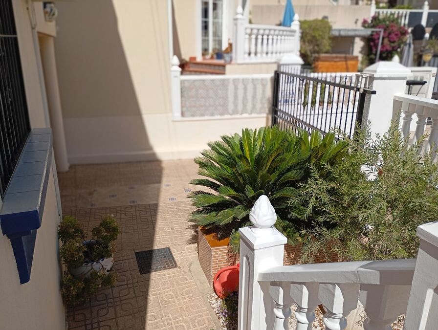 Garden in villa for sale in Villamartin