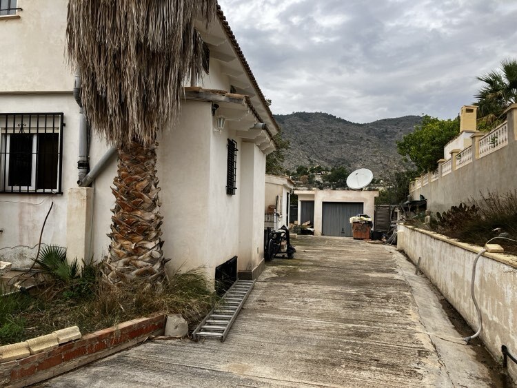 Pool area in villa for sale in Orxeta