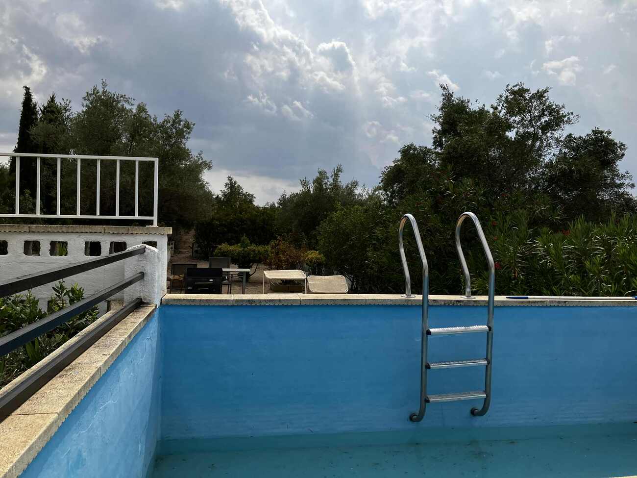 Pool area in villa for sale in Biar