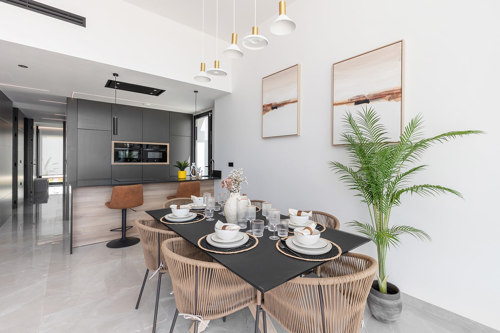 Dining area in villa for sale in El Chaparral