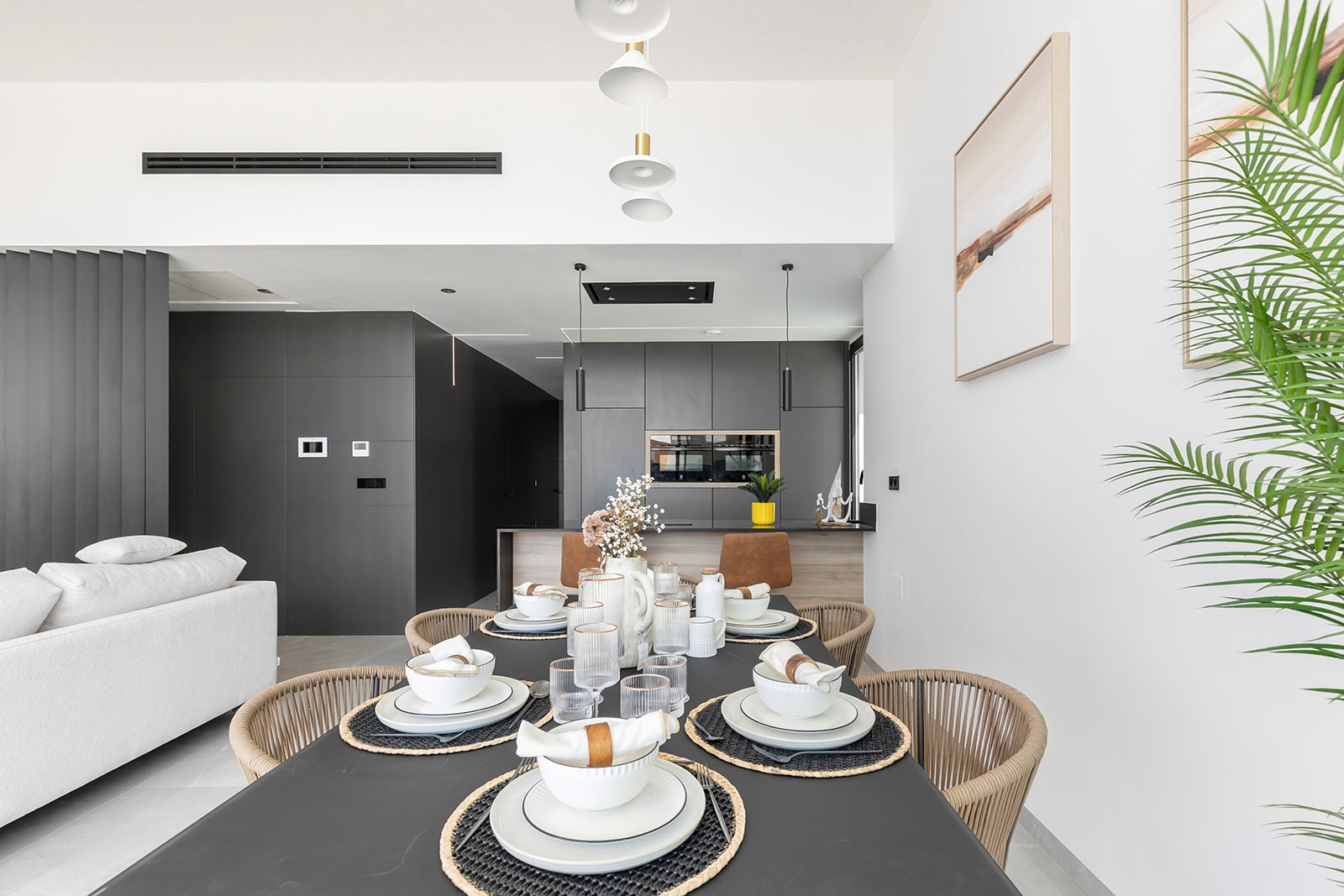 Dining area in villa for sale in El Chaparral