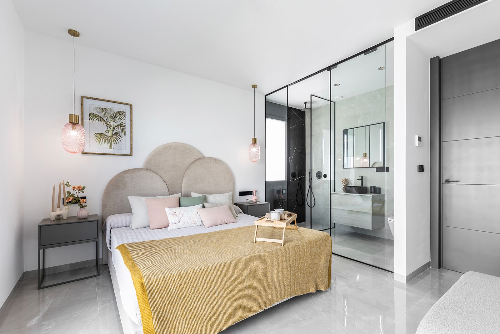 Master bedroom in villa for sale in El Chaparral