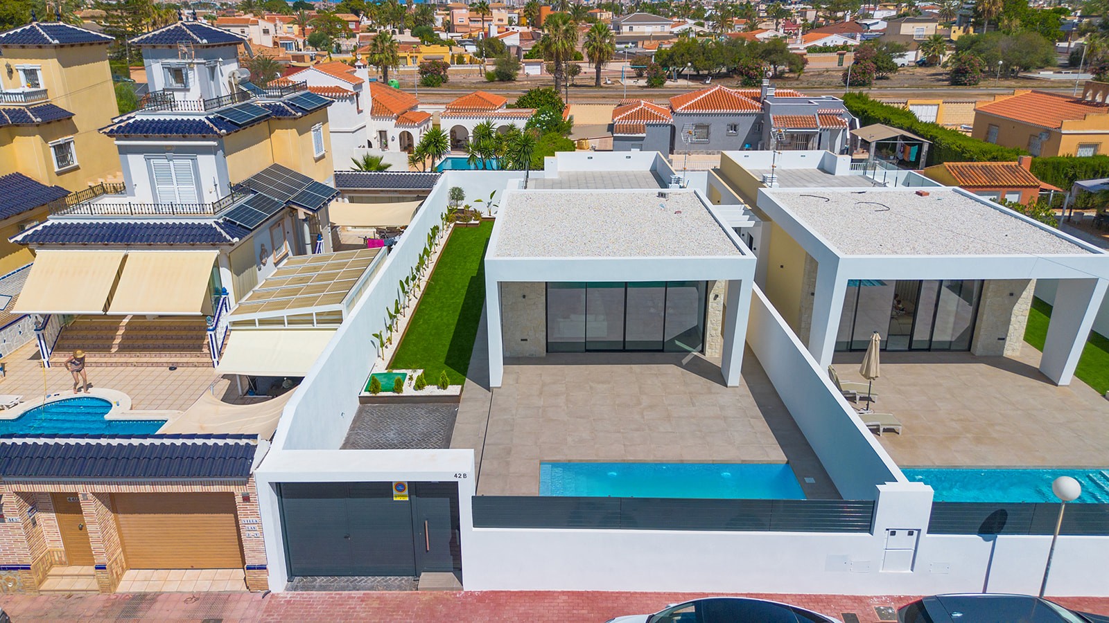 Garden in villa for sale in El Chaparral
