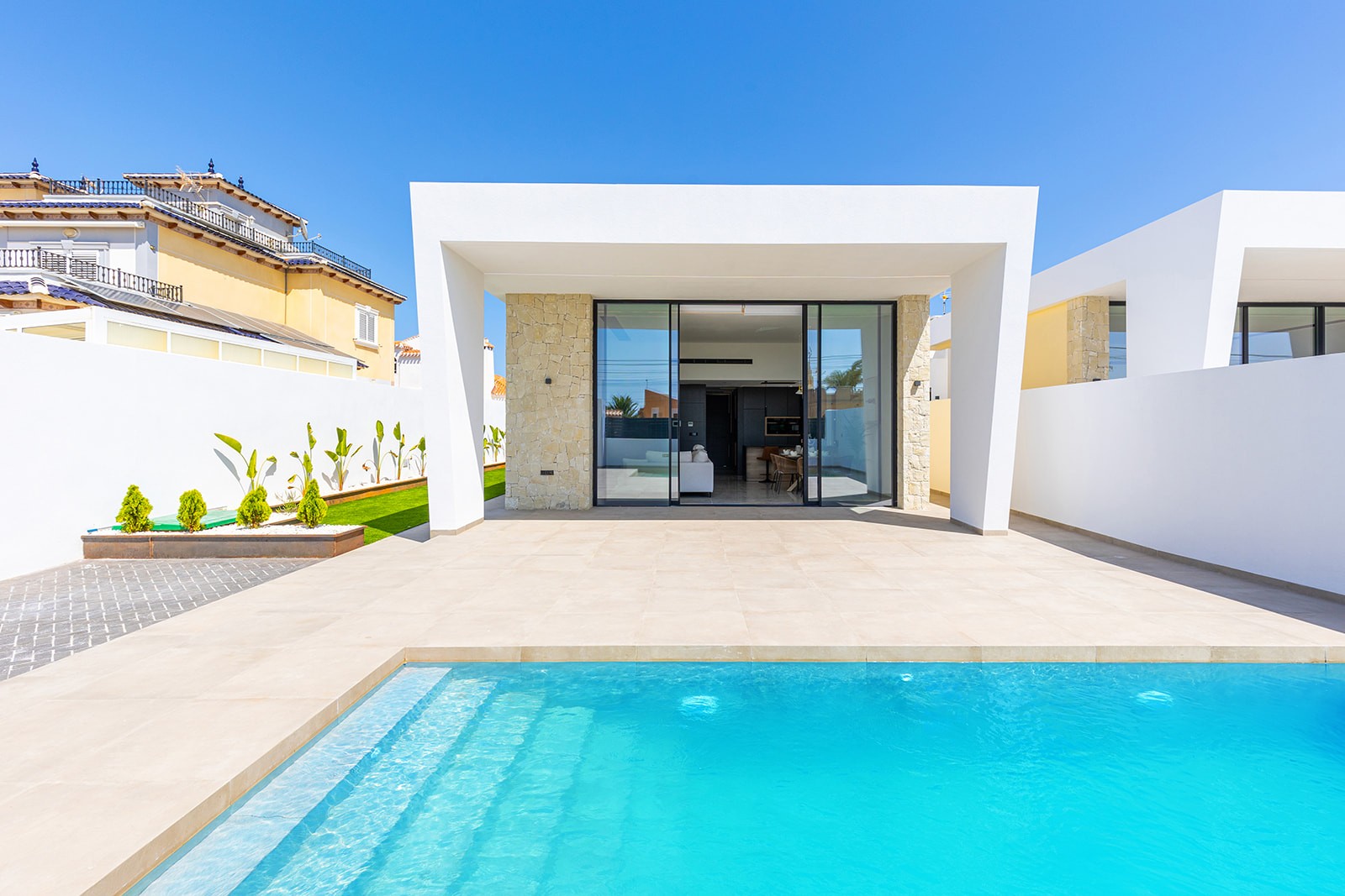Dining area in villa for sale in El Chaparral