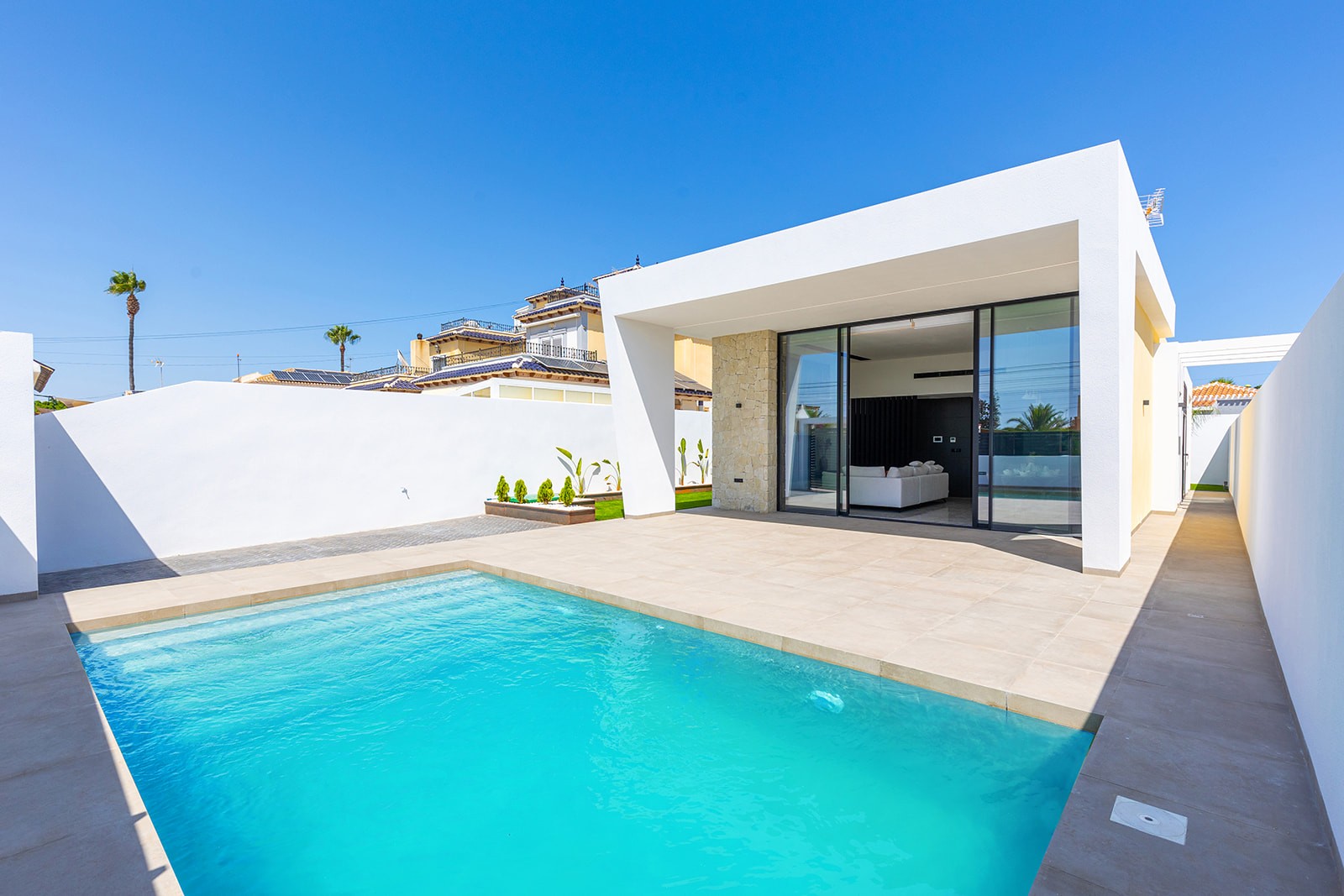 Bedroom in villa for sale in El Chaparral
