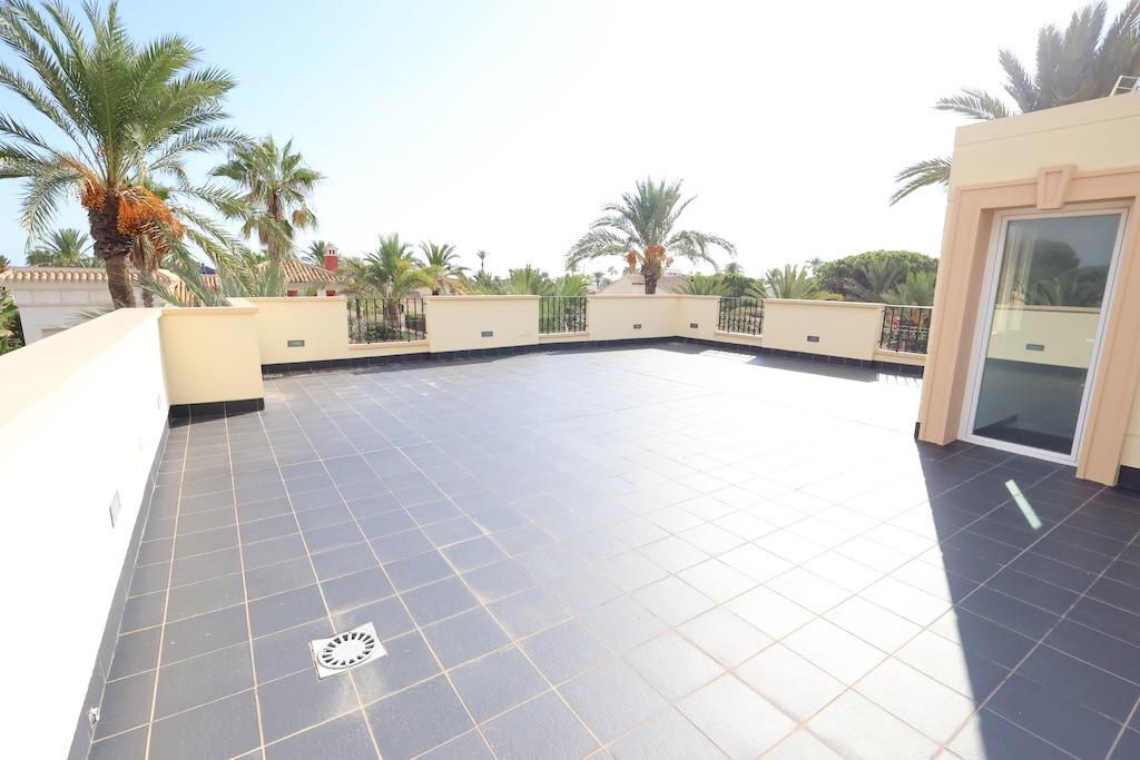 Bathroom in villa for sale in Cabo Roig